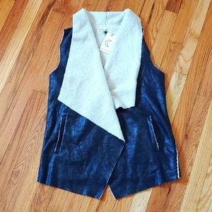 NWT Crescent Women's Vest Faux Fur large
